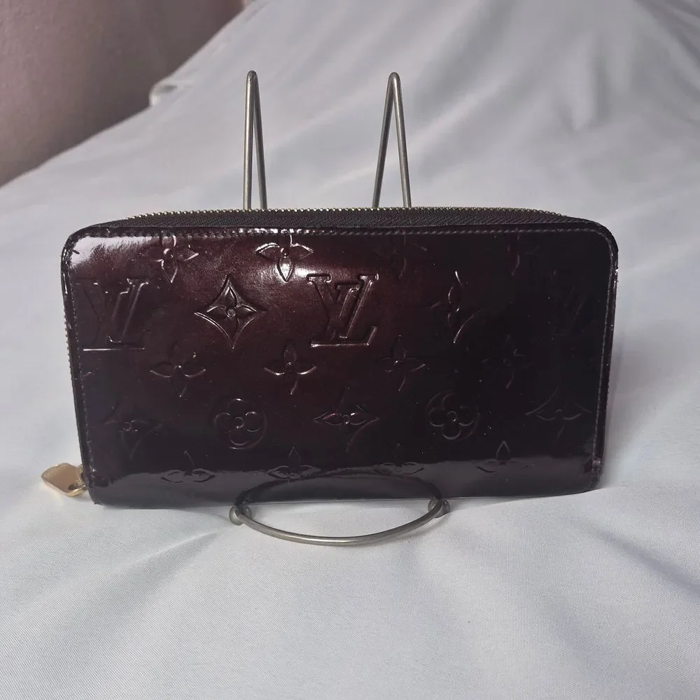Authentic Louis Vuitton Monogram Vernis Patent Leather Rouge Fauviste Zip Wallet